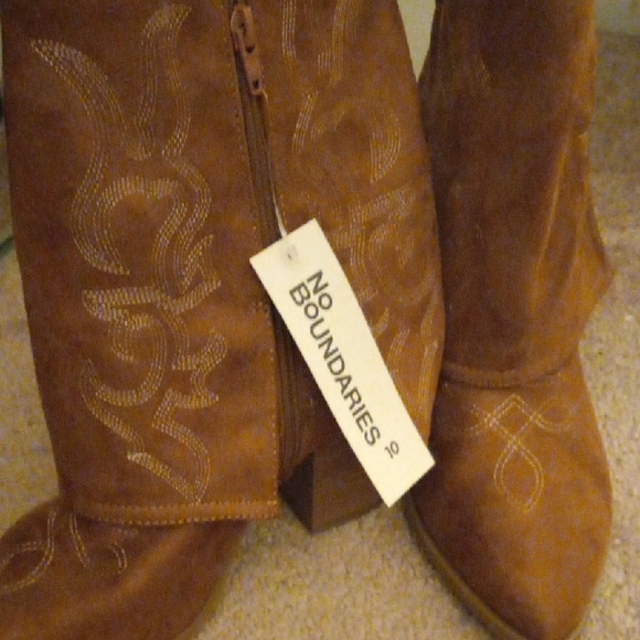 No Boundaries Brown Heeled Boots with Western Stitching - Picture 3 of 3